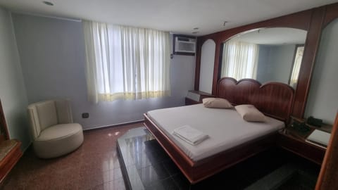 Bed, TV and multimedia, Living room, Photo of the whole room, air conditioner
