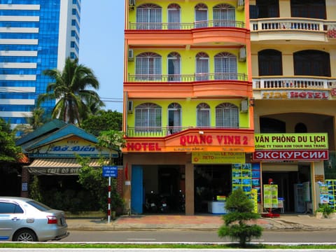 Property building, Facade/entrance, Property logo or sign, Neighbourhood, Location