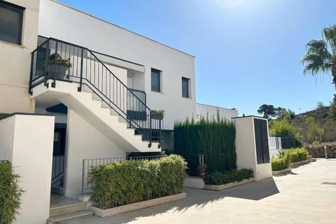 Property building, Facade/entrance, Day