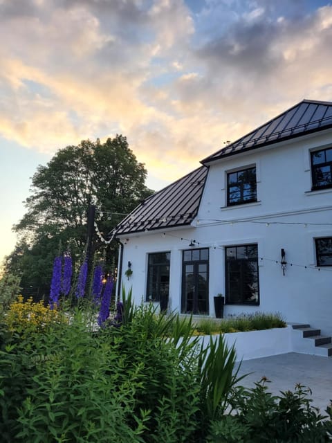 Property building, Day, Garden, Garden view