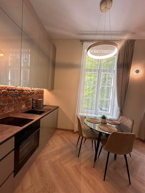 Kitchen or kitchenette, Living room, Seating area, Dining area