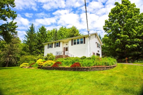 Vacation Rental Home about 2 Mi to Windham Mountain! House in Capital District, NY, USA