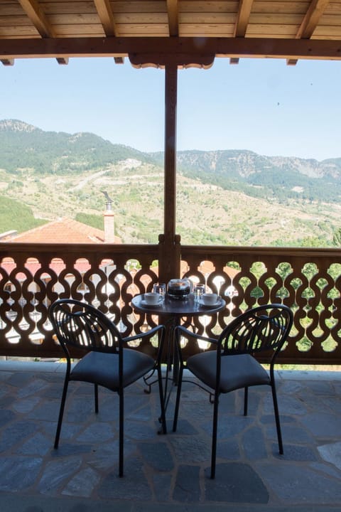 Balcony/Terrace, Mountain view