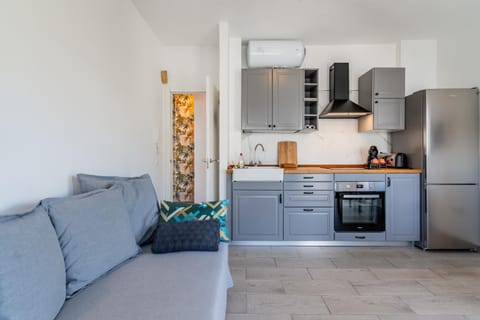 Kitchen or kitchenette, Living room, oven, stove
