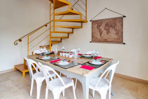 Living room, Seating area, Dining area