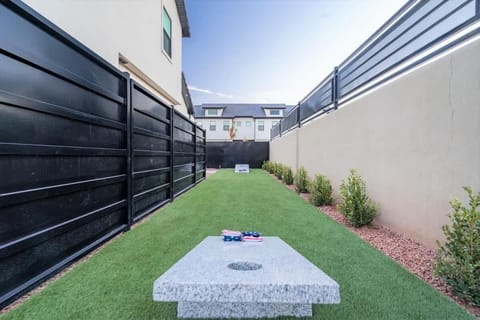 29-30 | 2 Connected Homes in Ocotillo Springs with Pool and Spas House in Santa Clara