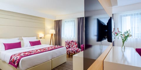 Bed, Seating area, Bedroom