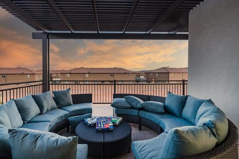 52| Aloha Poolhouse at Ocotillo Springs Resort with Pool House in Santa Clara