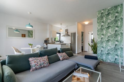 TV and multimedia, Kitchen or kitchenette, Living room, Seating area