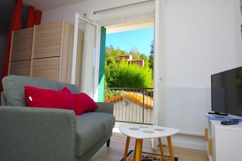 View (from property/room), Balcony/Terrace, Living room