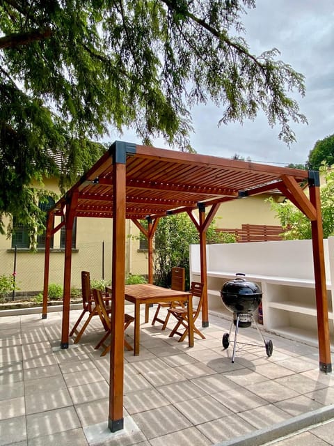 Patio, BBQ facilities