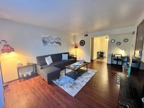 Quiet Cozy 2BR APT Black out Curtains Apartment in Peoria