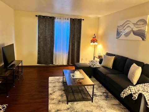 Quiet Cozy 2BR APT Black out Curtains Apartment in Peoria