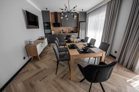 Communal lounge/ TV room, TV and multimedia, Kitchen or kitchenette, Living room, Seating area, Dining area, Evening entertainment