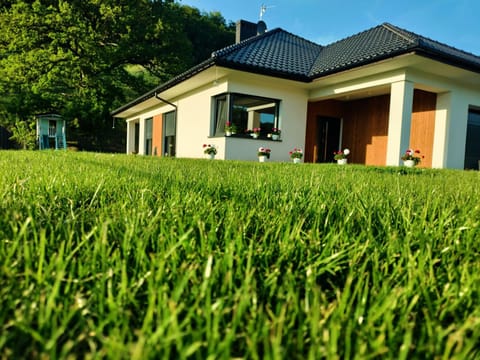 Property building, Day, Natural landscape, Garden, Garden view