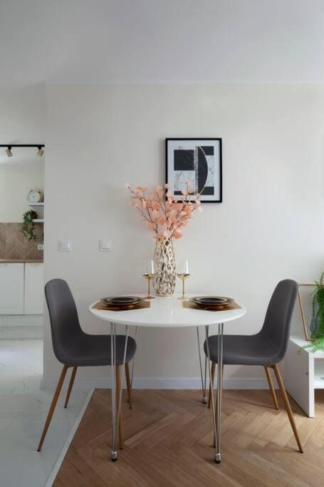 Seating area, Dining area