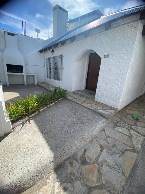 Property building, Day, BBQ facilities, Lobby or reception
