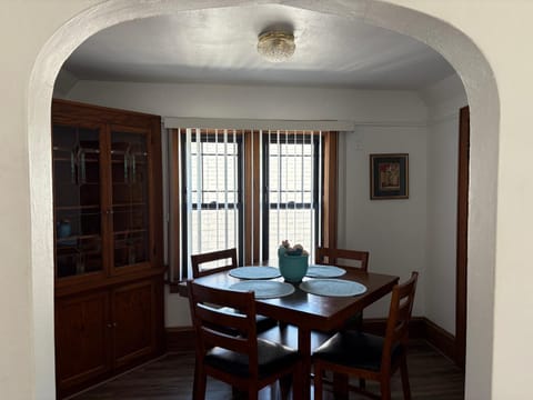 Seating area, Dining area