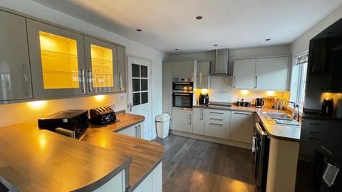 Kitchen or kitchenette, dishwasher, minibar, pet friendly, stove, toaster