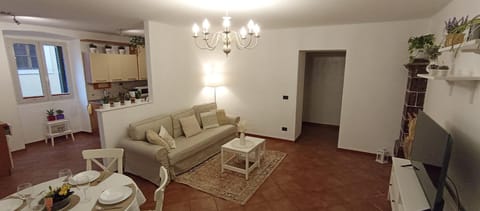 TV and multimedia, Seating area, Dining area