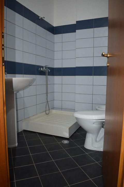 Noah 2 bedrooms apartment 300 m from Lungomare with Private Parking Apartment in Vlorë