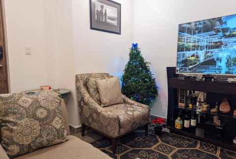Communal lounge/ TV room, TV and multimedia, Living room, Seating area, Evening entertainment, Drinks