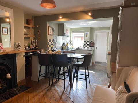 Outskirts of Ulverston, entire Cottage - sleeps 4 House in England