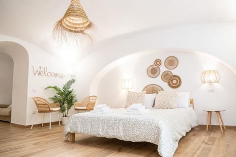 Bed, Living room