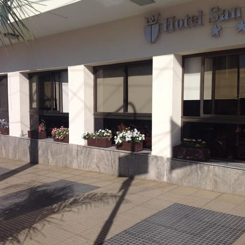 Facade/entrance