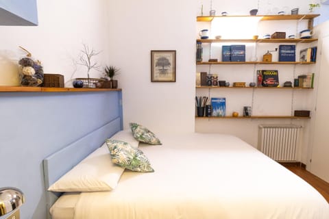 Bed, Photo of the whole room, Decorative detail, Decorative detail, Floor plan, Bedroom, furniture, furniture, heating, heating, internet, locker, locker, towels, towels, air conditioner, air conditioner