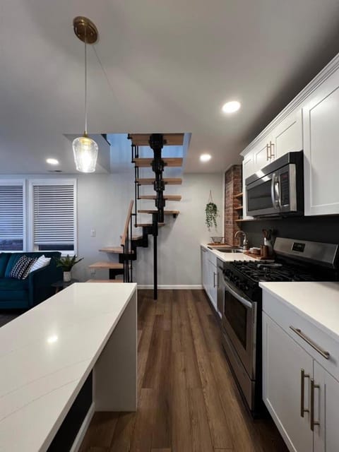 Rivertown Retreat in Downtown Verona Apartment in Allegheny River