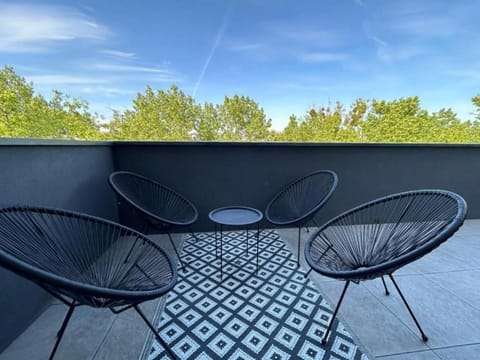 Balcony/Terrace, Balcony/Terrace
