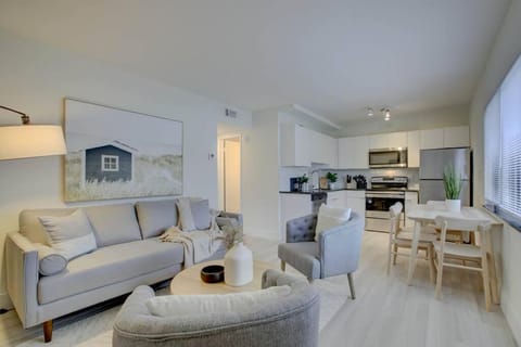 2BR Cozy FLL Retreat! Apartment in Oakland Park