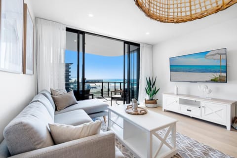 Communal lounge/ TV room, TV and multimedia, View (from property/room), Living room, Sea view