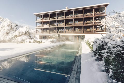 Property building, Garden, Spa and wellness centre/facilities, Swimming pool, Swimming pool