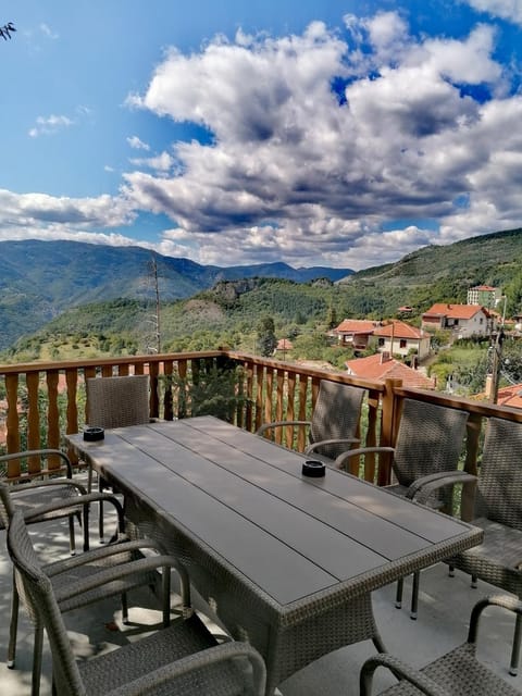 Balcony/Terrace, Mountain view