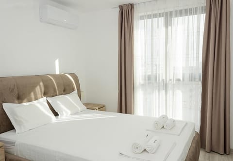 Bed, Photo of the whole room, Bedroom, towels, air conditioner
