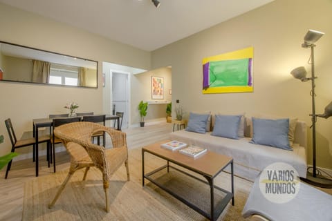 Practico Apt 7pax en Calle Santa Ana Centro de Madrid Apartment in Centro