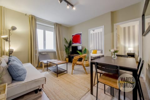 Practico Apt 7pax en Calle Santa Ana Centro de Madrid Apartment in Centro