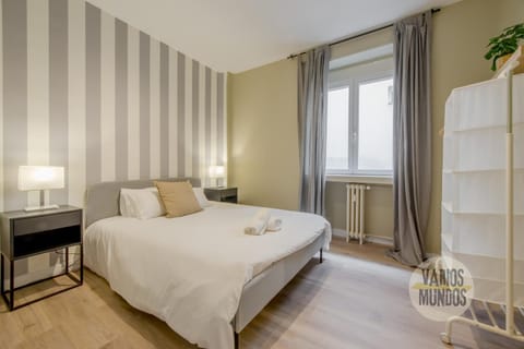 Practico Apt 7pax en Calle Santa Ana Centro de Madrid Apartment in Centro