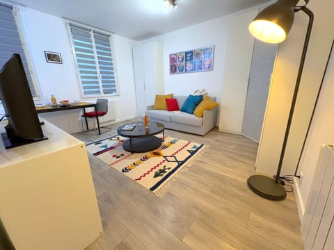 TV and multimedia, Living room, Seating area