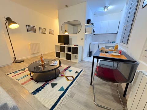 Bed, Kitchen or kitchenette, Living room, Photo of the whole room, Seating area, Dining area, Bedroom, minibar