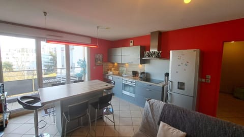 Kitchen or kitchenette, Seating area, Dining area, dishwasher