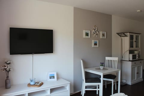 TV and multimedia, Kitchen or kitchenette, Dining area