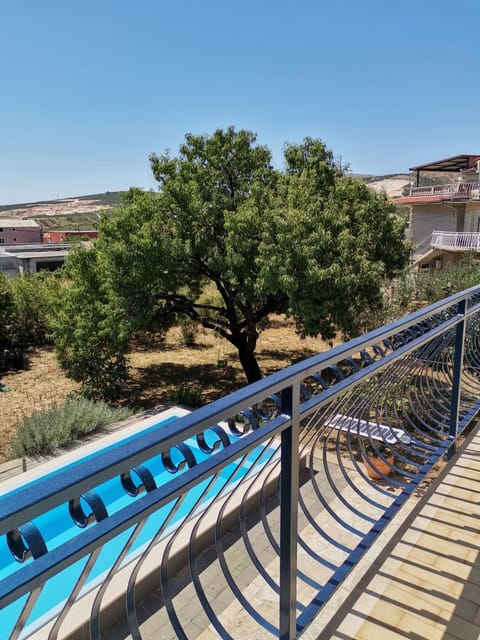 Natural landscape, View (from property/room), Balcony/Terrace, Pool view, Swimming pool