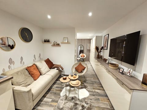 Communal lounge/ TV room, TV and multimedia, Living room, Seating area