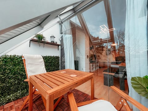 Day, View (from property/room), Balcony/Terrace, Seating area, Dining area