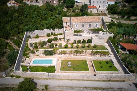 Property building, Bird's eye view, Location