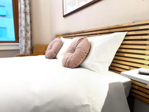 Nearby landmark, Bed, Photo of the whole room, Bedroom, internet, internet, air conditioner, air conditioner