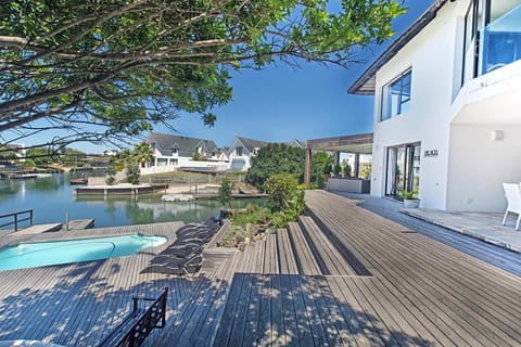 Property building, Balcony/Terrace, Pool view, Swimming pool